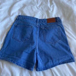 Never worn Princess Polly Denim Shorts- Size 8